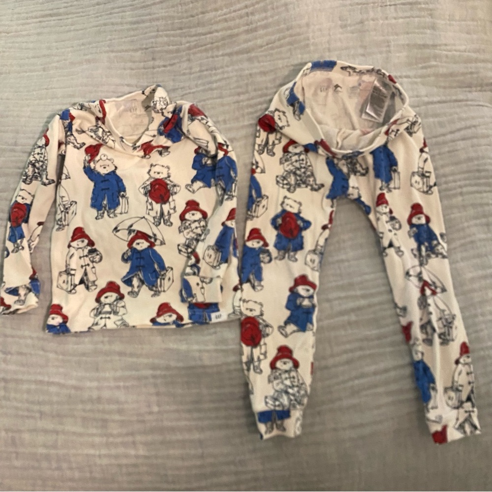Adorable 4T Paddington PJs - Picture 3 of 10